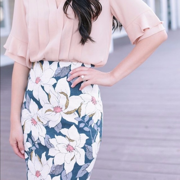 Ann Taylor Dresses & Skirts - Ann Taylor Floral Pencil Skirt